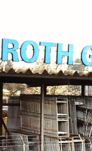 Roth-in-blau-aspect-ratio-300-492