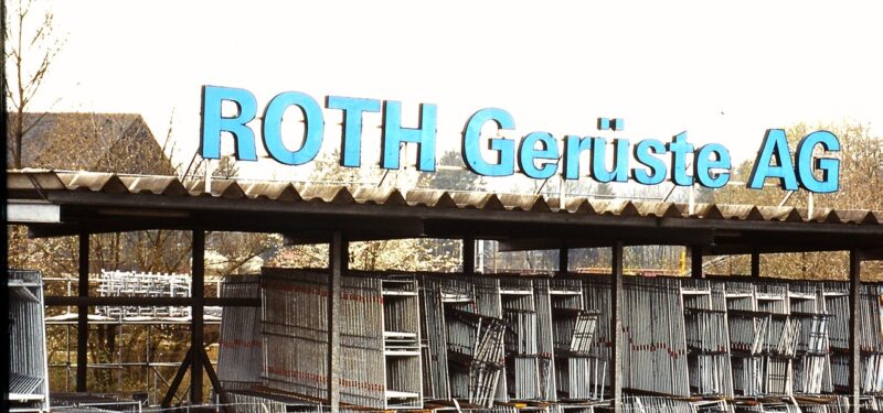 Roth-in-blau-aspect-ratio-800-375