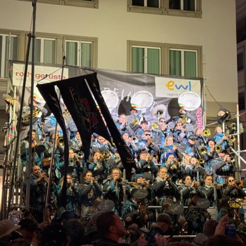 Buehne-mit-Band-aspect-ratio-500-500