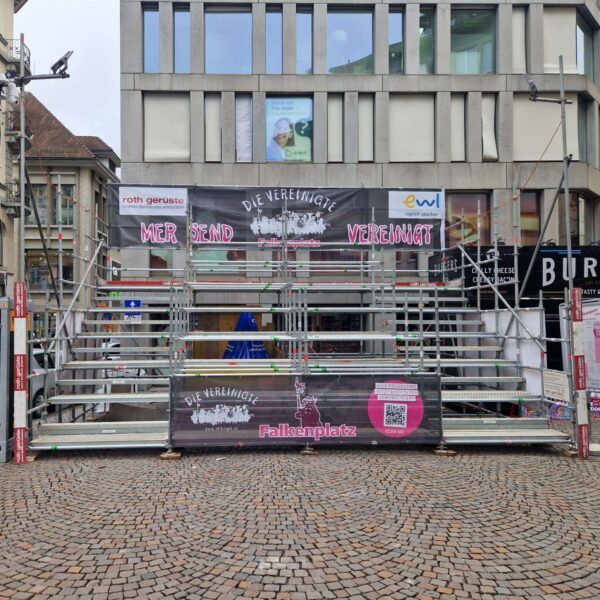 Leere-Buehne-Flakenplatz-aspect-ratio-600-600