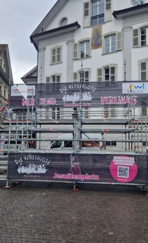 Leere-Buehne-Jesuitenplatz-aspect-ratio-300-492