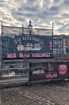 Leere-Buehne-Muehlenplatz-aspect-ratio-220-336