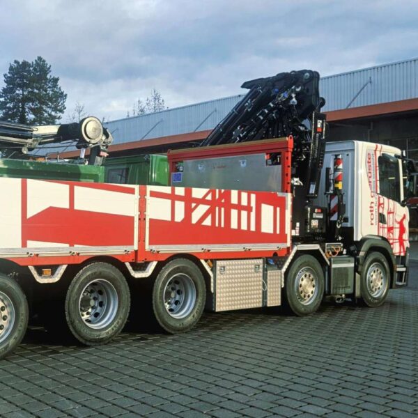 LKW-mit-Kran-1-aspect-ratio-600-600