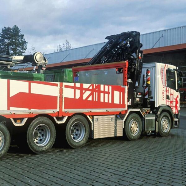 LKW-mit-Kran-1-aspect-ratio-600-600