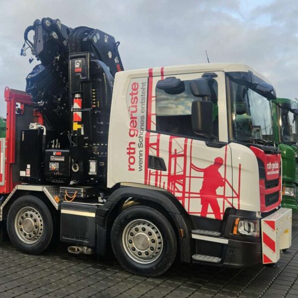 LKW-mit-Kran-2-aspect-ratio-600-600